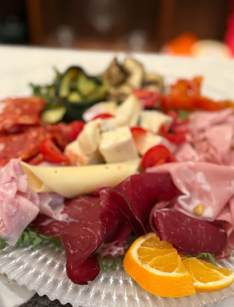 Tagliere di salumi, formaggi e verdure grigliate